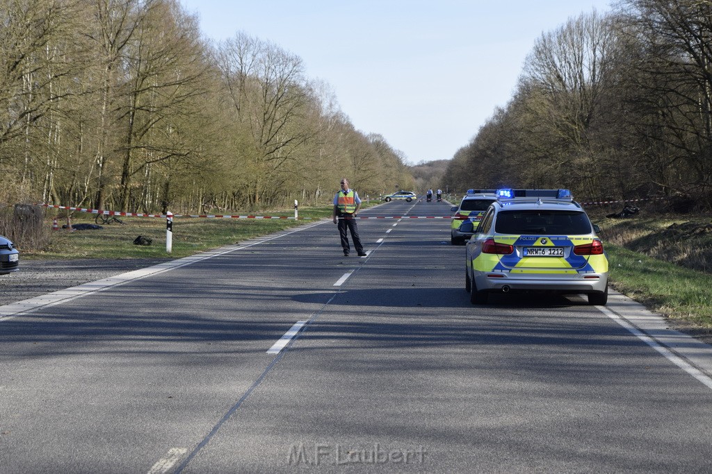 Schwerer VU Krad Fahrrad Koeln Porz Alte Koelnerstr P140.JPG - Miklos Laubert